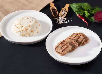 Izgara Köfte ve Tereyağlı Pirinç Pilavı
