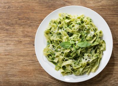 Pesto Soslu Tavuklu Fettucini