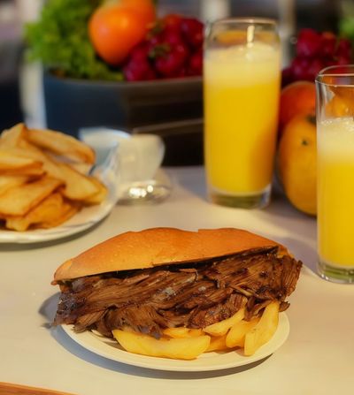 Garlic Sarımsak Soslu Vip Ekmek Arası Et Döner