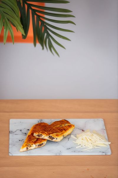 Kavurmalı Kaşarlı Tost