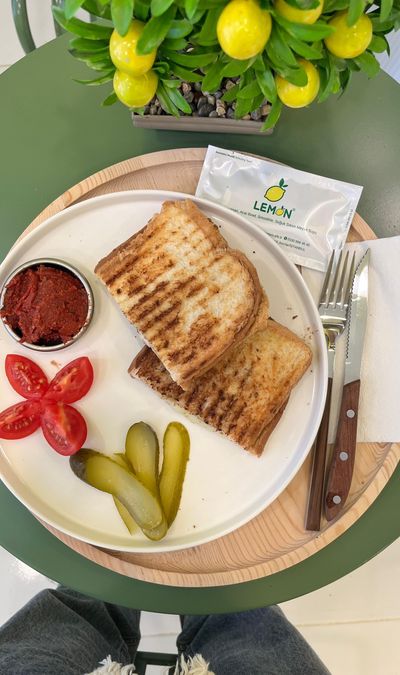 Dana Kasap Sucuklu Kars Kaşarlı Tereyağlı Tost