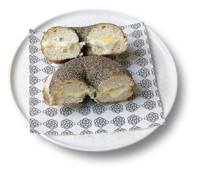 Üç Peynirli Haşhaşlı Bagel Sandviç