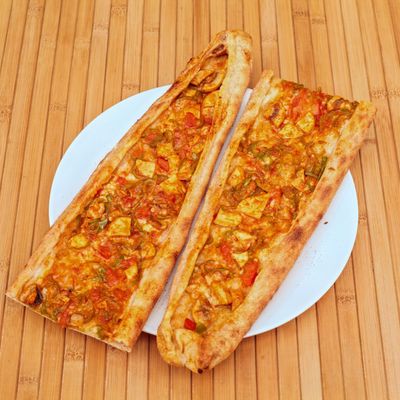 Tavuklu Kaşarlı Pide