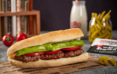 Yarım Ekmek Arası Köfte & Sucuk