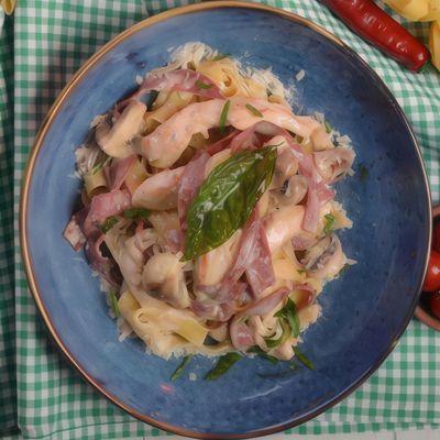 Fettuccine Alfredo