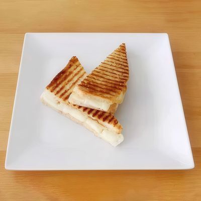 Beyaz Peynirli Tost
