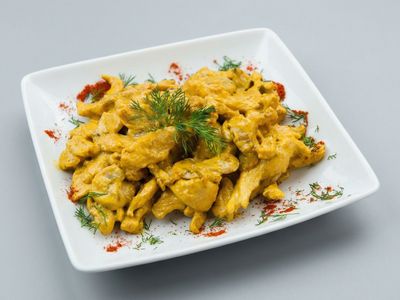 Köri Soslu Kremalı Mantarlı Tavuk Sote & Pilav