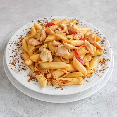 Domates Soslu Tavuklu Makarna