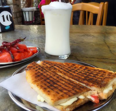 Yarım Ekmek Beyaz Peynirli Tost