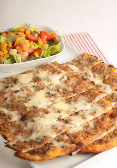 Kıymalı Kaşarlı Pide