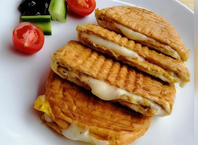 Yarım Ekmek Arası Kaşarlı Tost