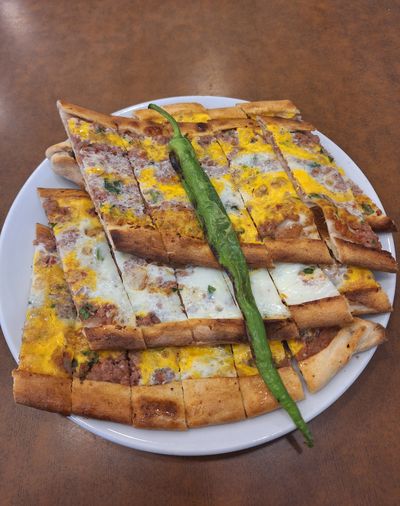 Kıymalı Yumurtalı Pide