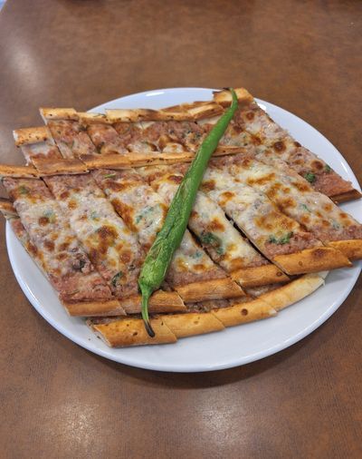 Kıymalı Kaşarlı Pide