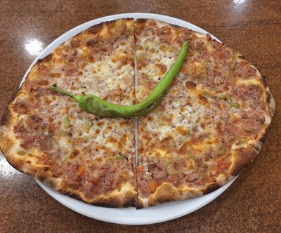 Kuşbaşılı Kaşarlı Lahmacun
