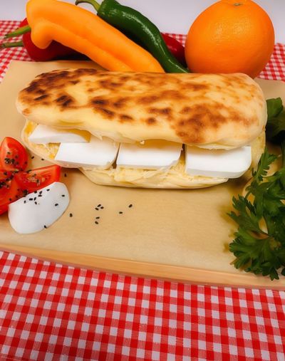 Süzme Peynirli Bazlama Tost