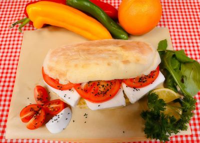 Beyaz Peynirli Domatesli Bazlama Tost