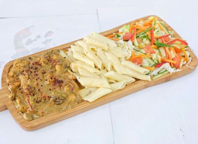 Köri Soslu Tavuklu Makarna