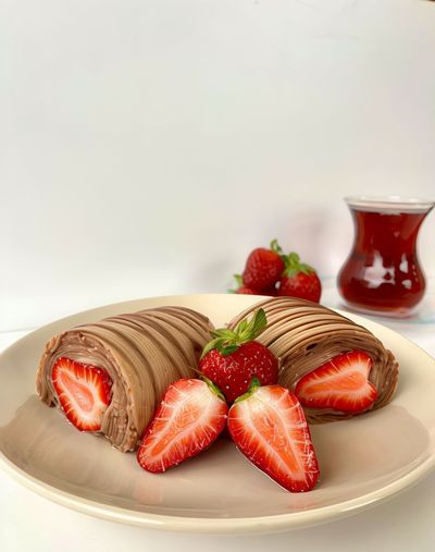 Çikolatalı Çilekli Rulo Pasta (1 kg.)