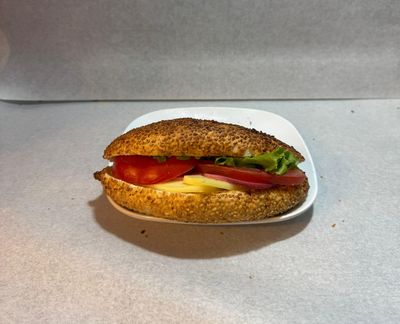 Kaşarlı Salamlı Simit Sandviç