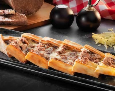 Kavurmalı Kaşarlı Pide