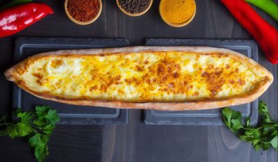 Kaşarlı Yumurtalı Pide