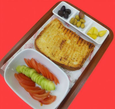 Ayvalık Tost Ekmeğine Sucuklu Tost