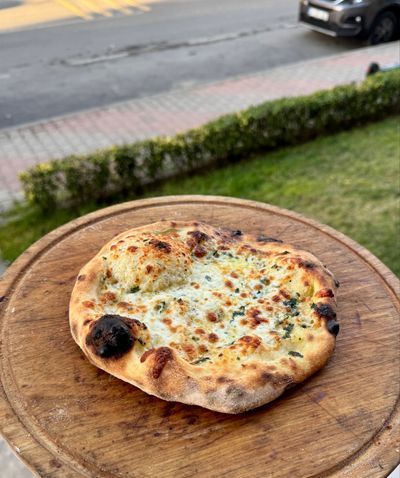 Sarımsaklı Peynirli Ekmek