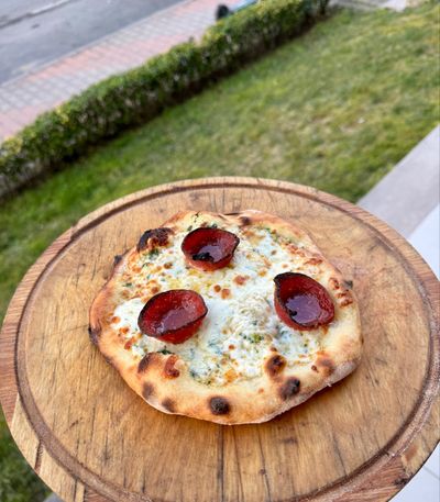 Sarımsaklı Sucuklu Ekmek