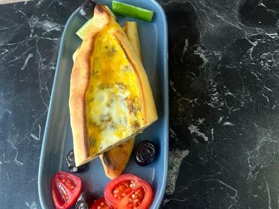 Kıymalı Yumurtalı Pide