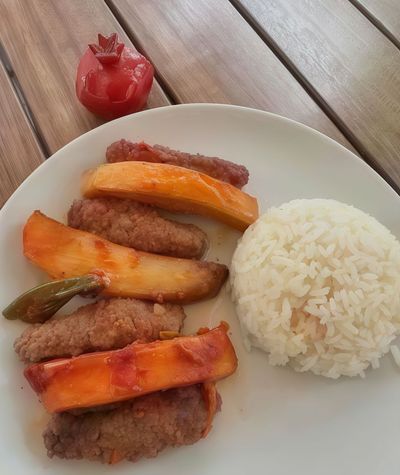 İzmir Köfte & Pirinç Pilavı Menü