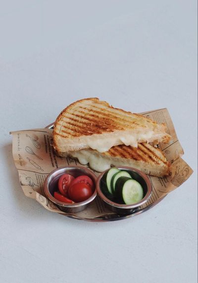 Ekşi Mayalı Peynirli Tost