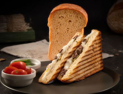Ekşi Mayalı Kavurmalı Tost