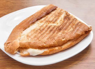 3/4 Ekmek Arası Kaşarlı Sanayi Tostu