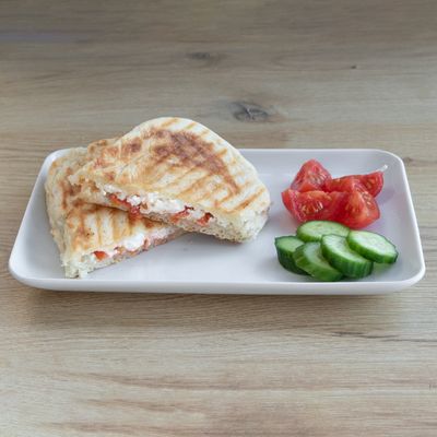 Beyaz Peynirli Domatesli Tost