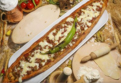 Kuşbaşılı Kaşarlı Pide
