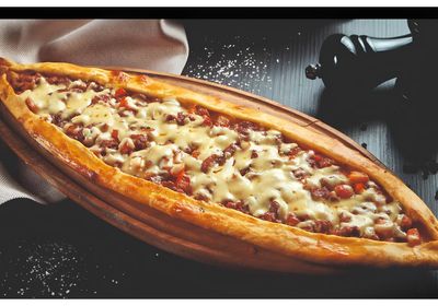 Kuşbaşılı Kaşarlı Pide