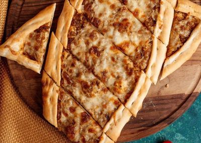 Kıymalı Kaşarlı Pide