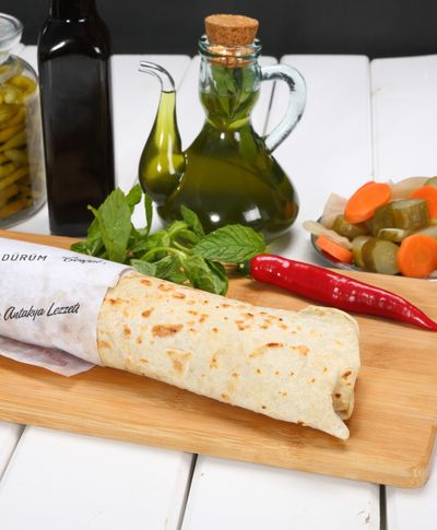 Vejetaryen Soslu Kaşarlı Dürüm