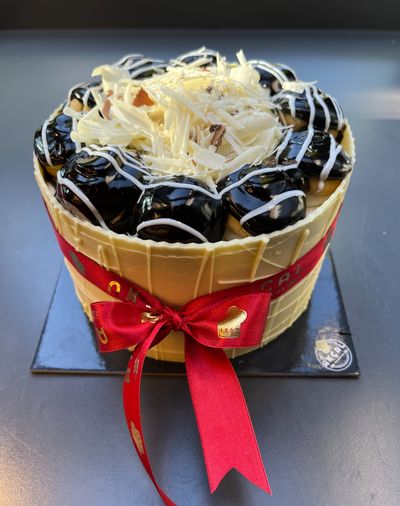 Profiterollü Muzlu Çikolatalı Pasta (No.1)