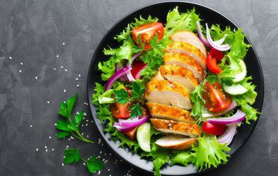 Tavuklu Sezar Salata