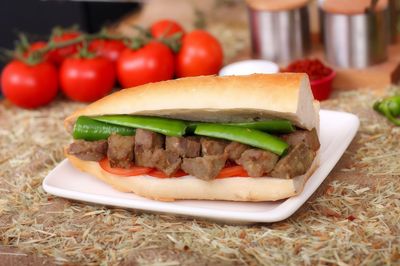 Yarım Ekmek Arası Ciğer Sote