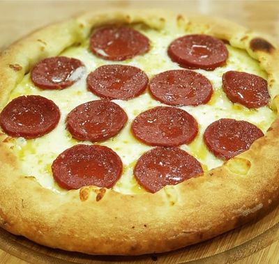 Sucuklu Kaşarlı Pizza