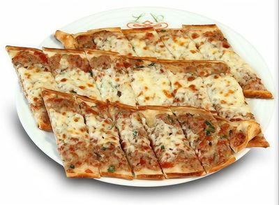 Kıymalı Kaşarlı Pide