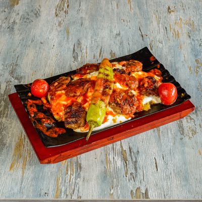 Yoğurtlu Soslu Izgara Köfte