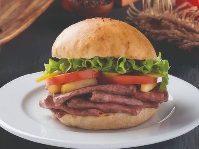 Acılı Tombik Et Döner