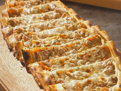 Kuşbaşılı Kaşarlı Pide