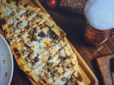 Kavurmalı Kaşarlı Pide