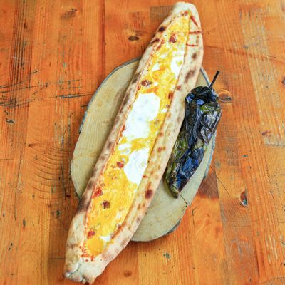 Kaşarlı Yumurtalı Pide