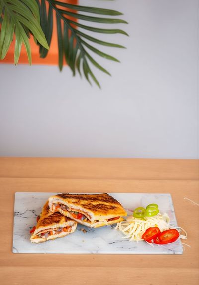 Çeyrek Ekmek Arası Kavurma Mix Tost