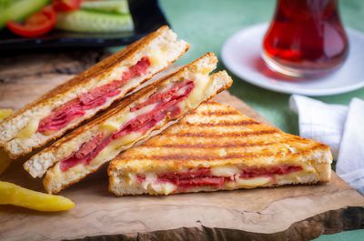 Tam Ekmek Arası Karışık Tost